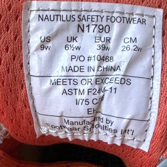 Women's Nautilus N1790 Composite Toe Slip Resistant EH Safety Shoes Size 9W - Picture 10 of 10
